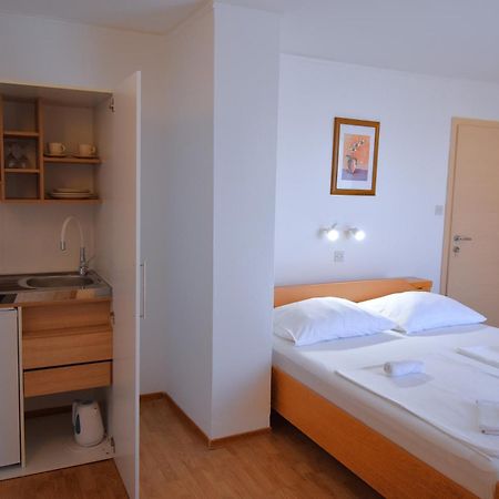 Guest House Sandra Rab Town Exterior photo