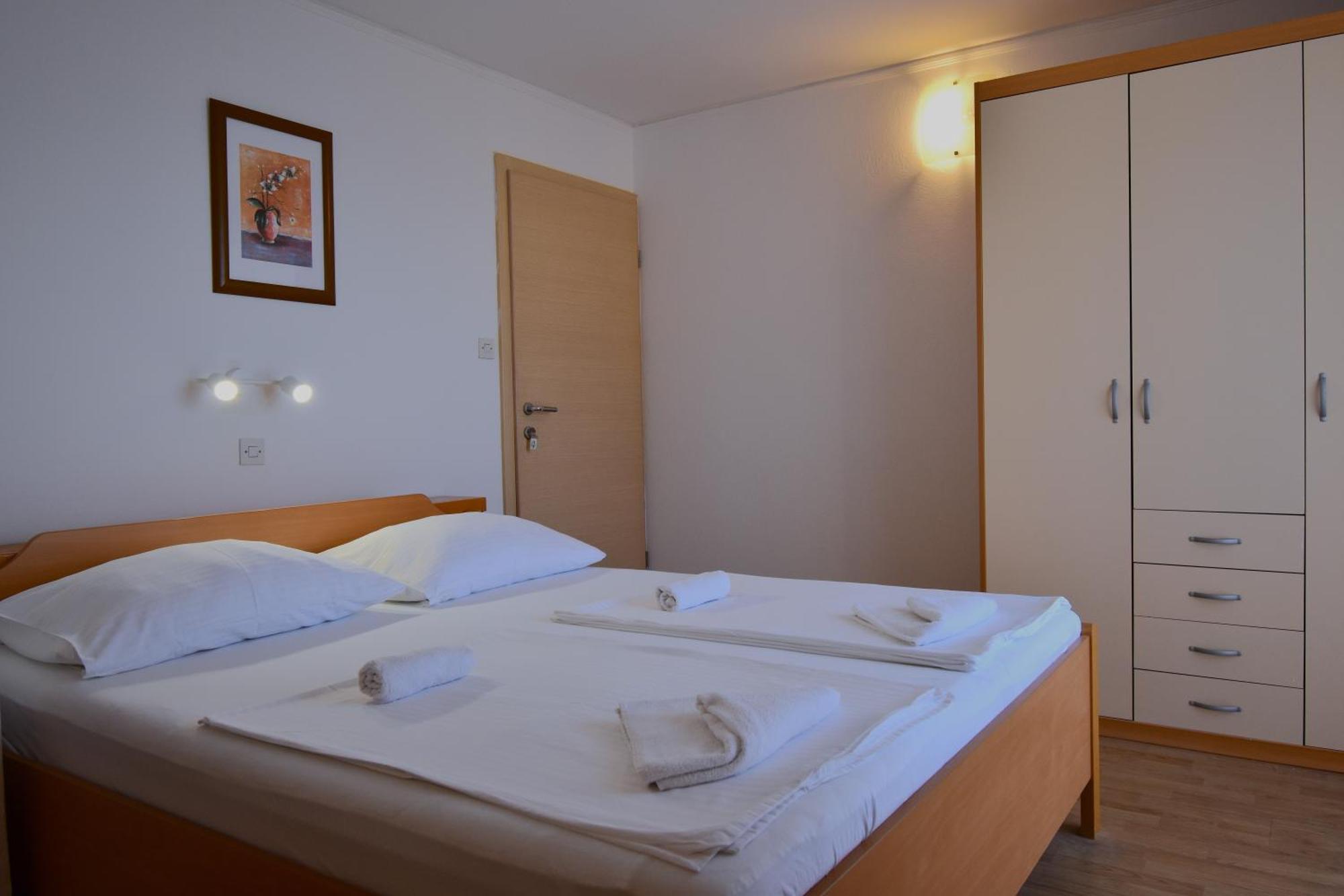 Guest House Sandra Rab Town Exterior photo