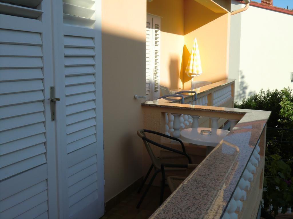 Guest House Sandra Rab Town Exterior photo