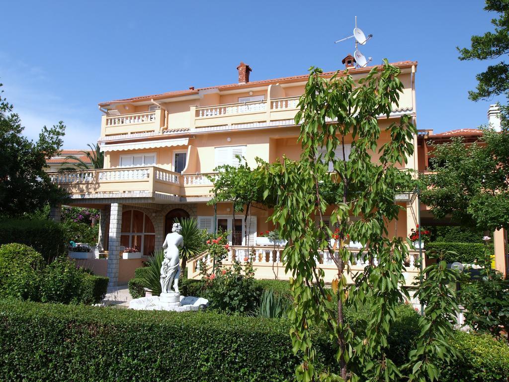 Guest House Sandra Rab Town Exterior photo