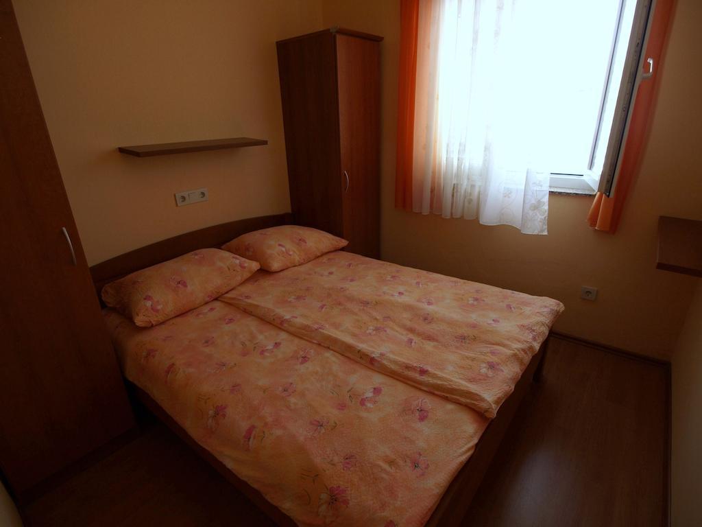 Guest House Sandra Rab Town Room photo