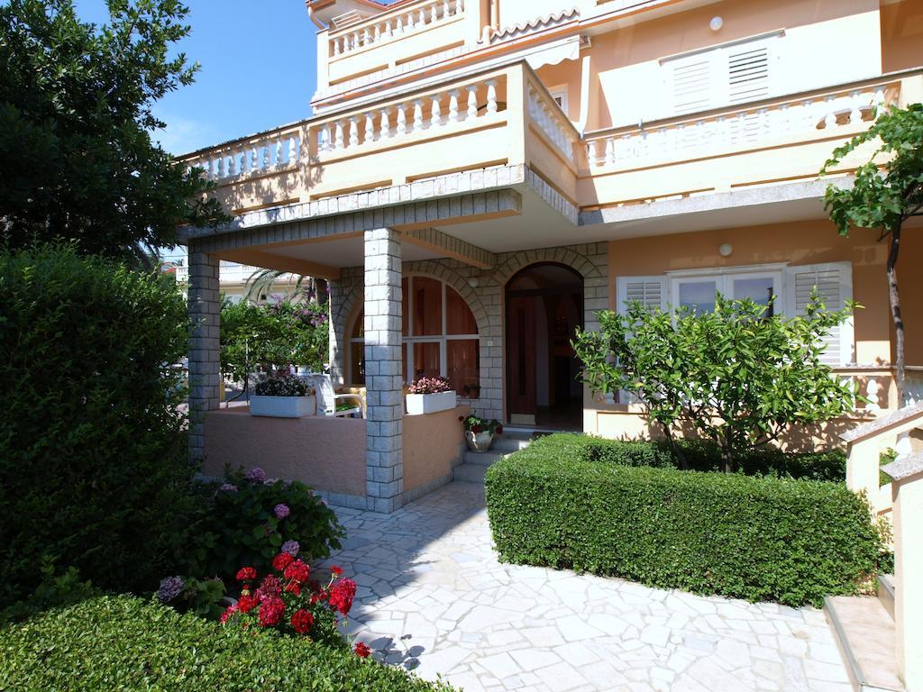 Guest House Sandra Rab Town Exterior photo