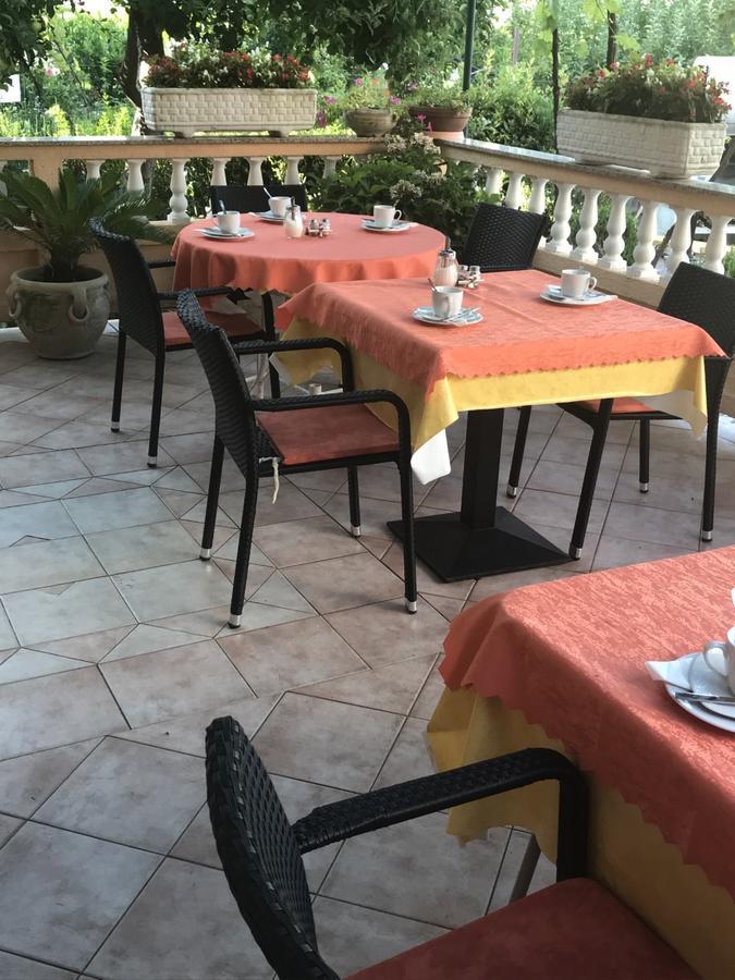 Guest House Sandra Rab Town Exterior photo